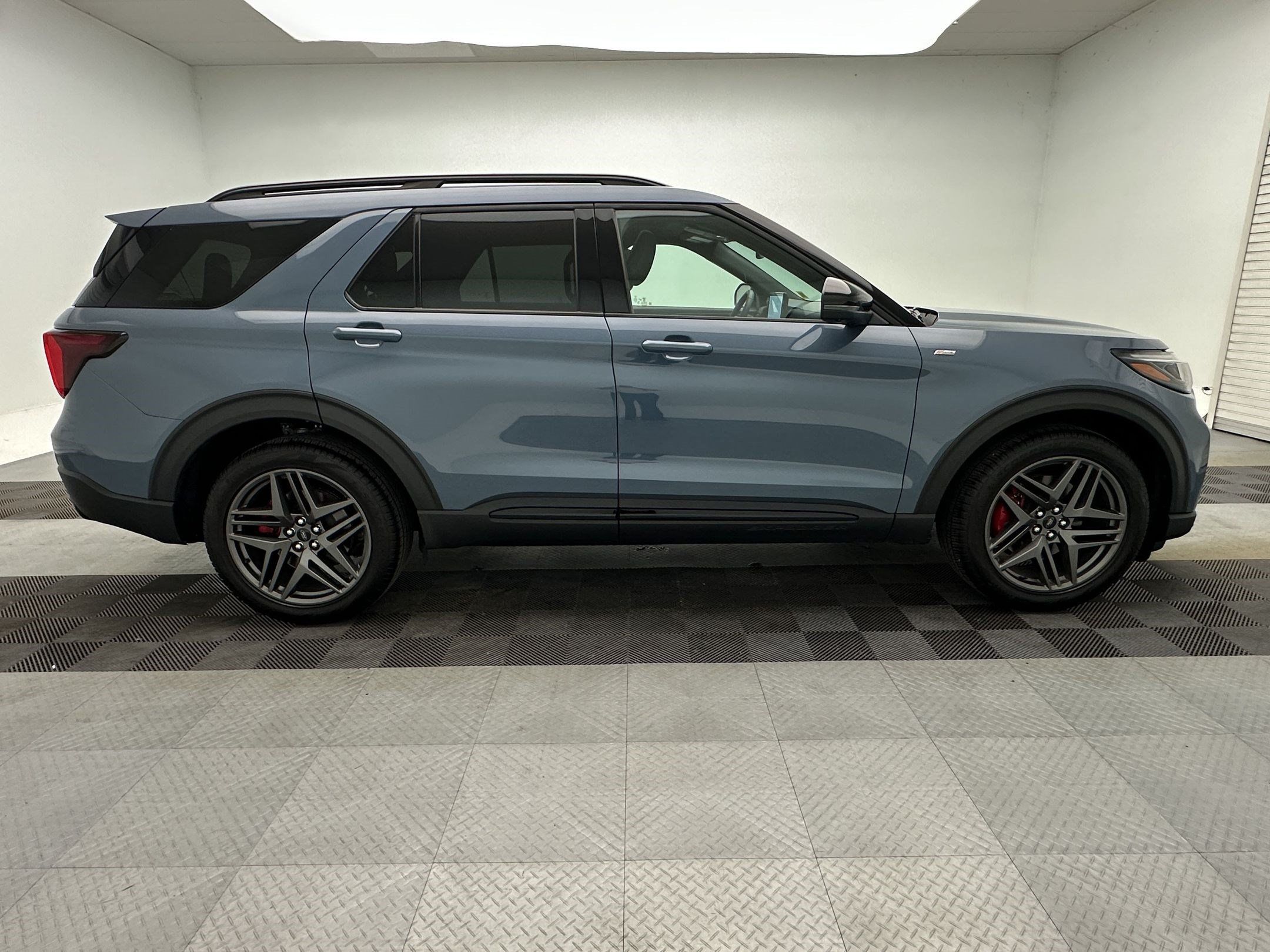 Used 2026 Ford Explorer ST-Line w/ ST-Line Street Pack AWD/4WD image 8