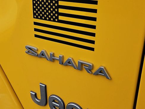 Used 2018 Jeep Wrangler Unlimited Sahara AWD/4WD image 36