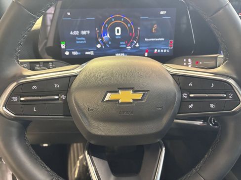 Used 2025 Chevrolet Equinox LT image 32