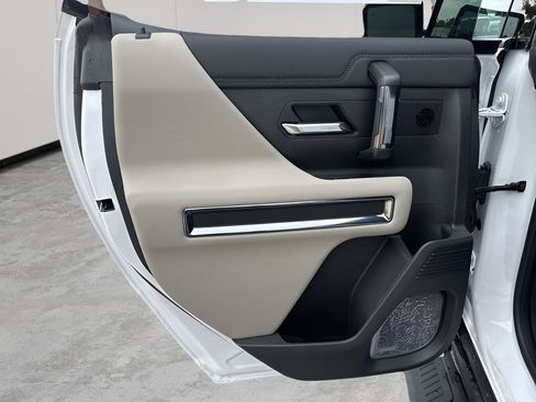 New 2026 GMC Hummer EV 2X image 14