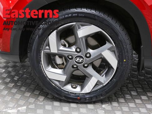 Used 2023 Hyundai Venue Limited image 34