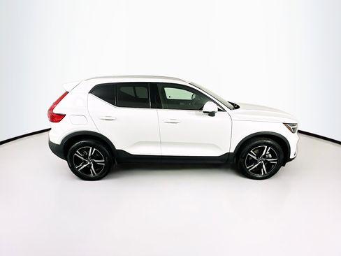 Used 2025 Volvo XC40 B5 Core image 10