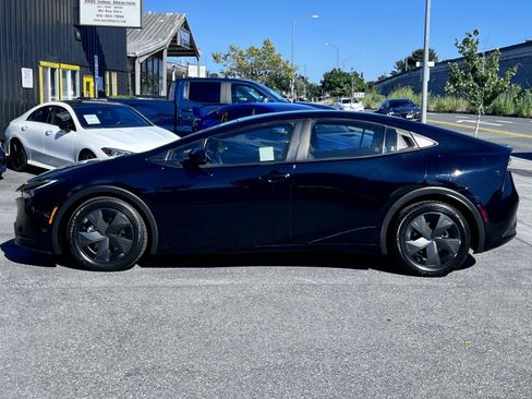 Used 2023 Toyota Prius Prime FWD image 9