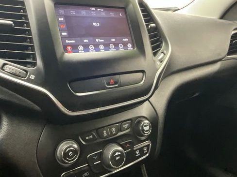 Used 2019 Jeep Cherokee Latitude w/ Popular Appearance Group FWD image 10