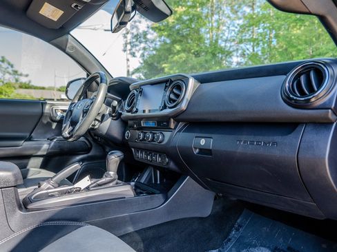 Used 2021 Toyota Tacoma TRD Sport w/ Technology Package RWD image 29