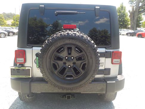 Used 2018 Jeep Wrangler Unlimited Sport AWD/4WD image 4