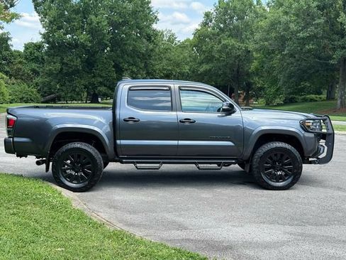 Used 2021 Toyota Tacoma Limited w/ Nightshade Package AWD/4WD image 11