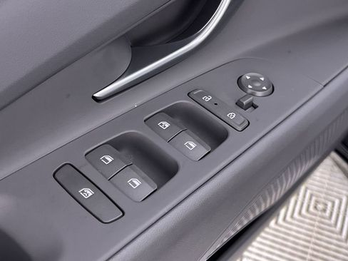 Used 2025 Hyundai Elantra SEL image 15