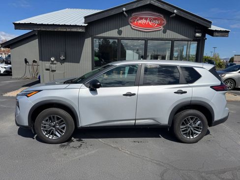 Used 2024 Nissan Rogue S AWD/4WD image 2