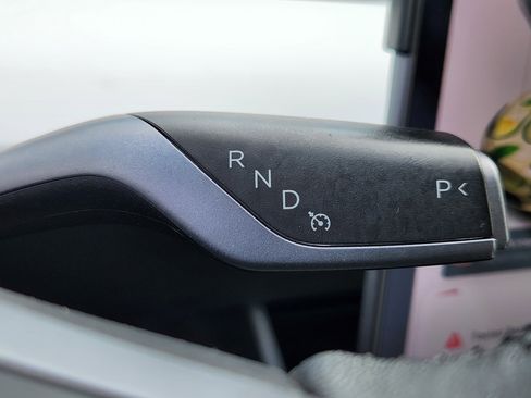 Used 2021 Tesla Model Y Long Range image 13