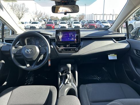 Certified 2025 Toyota Corolla LE image 28