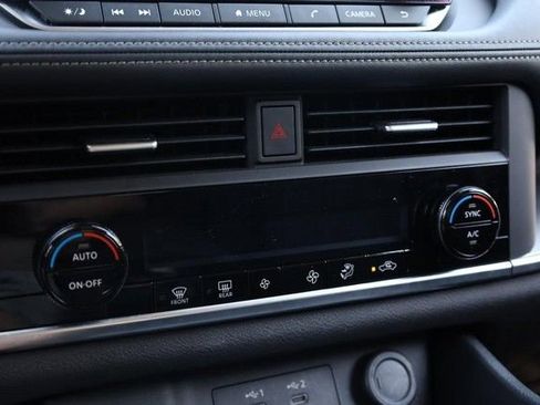 Certified 2025 Nissan Rogue SV AWD/4WD image 13