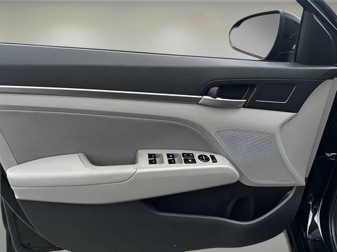 Used 2020 Hyundai Elantra Value Edition FWD image 12