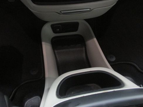 Used 2023 Chrysler Pacifica Touring-L FWD image 37
