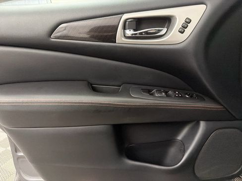 Used 2020 Nissan Pathfinder SL FWD image 23