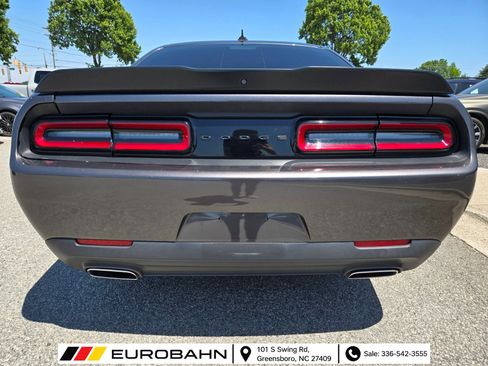 Used 2022 Dodge Challenger SXT w/ Blacktop Package RWD image 4