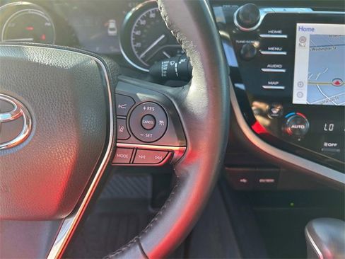 Used 2020 Toyota Camry XLE image 24