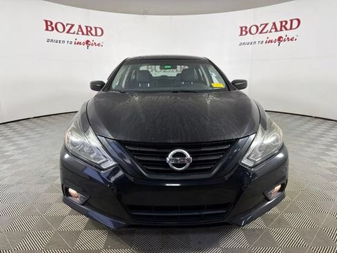 Used 2018 Nissan Altima 2.5 SR w/ SR Midnight Edition FWD image 2