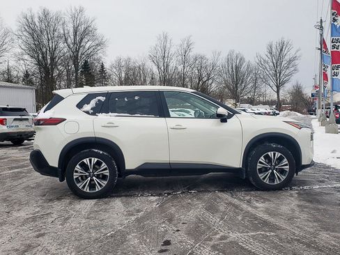 Used 2023 Nissan Rogue SV image 4