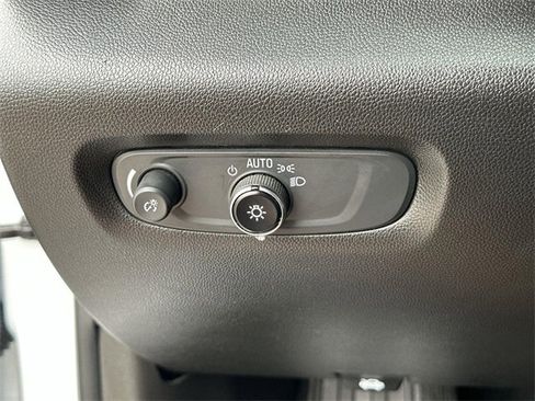 Used 2022 Chevrolet Traverse RS image 17