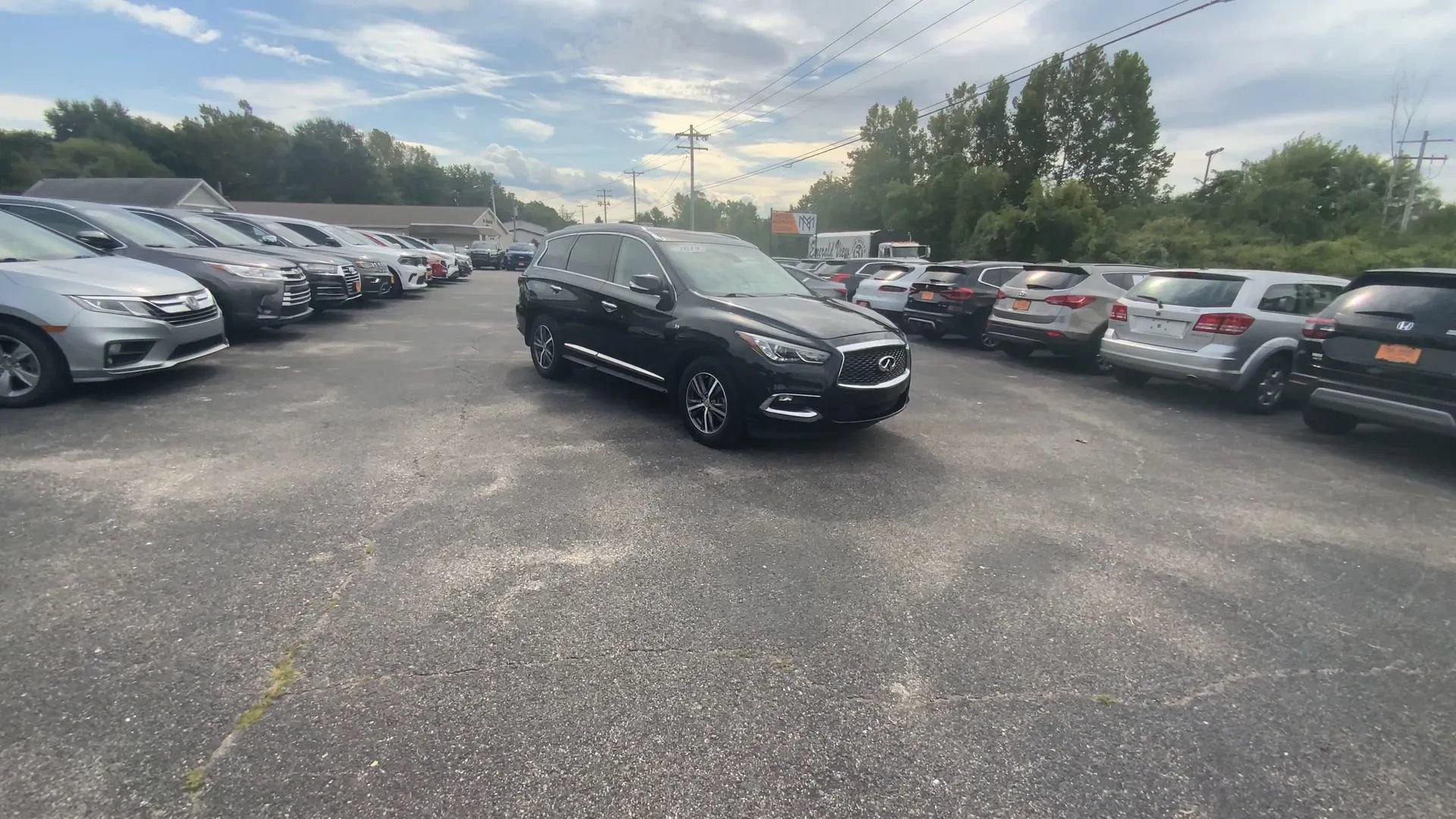 Used 2019 INFINITI QX60 Luxe w/ Essential Package AWD/4WD image 3