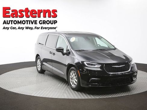 Used 2023 Chrysler Pacifica Touring-L FWD image 52