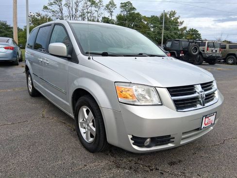 Used 2008 Dodge Grand Caravan SXT w/ Family Value Group FWD image 3