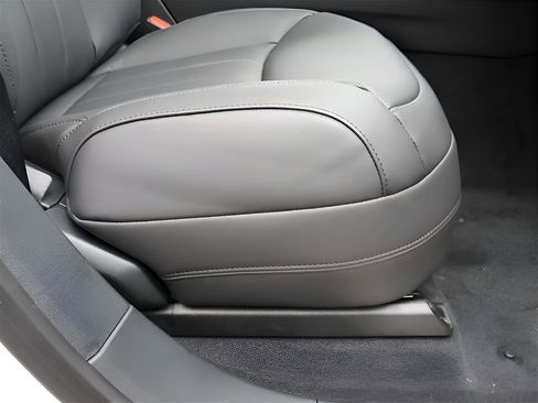 Used 2025 Land Rover Range Rover Sport Dynamic SE image 11