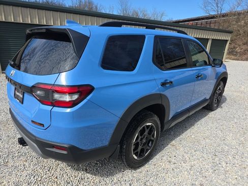 Used 2025 Honda Pilot TrailSport image 5