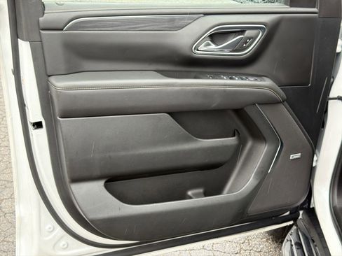 Used 2024 GMC Yukon XL SLT w/ SLT Premium Package image 14