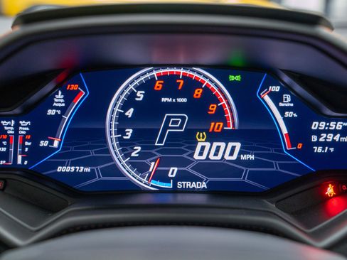 Used 2020 Lamborghini Huracan EVO image 27