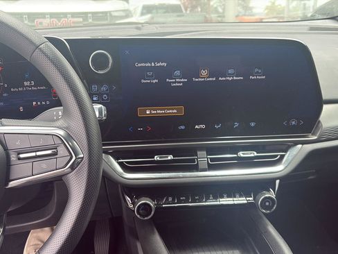 Used 2025 Chevrolet Equinox EV LT FWD image 9