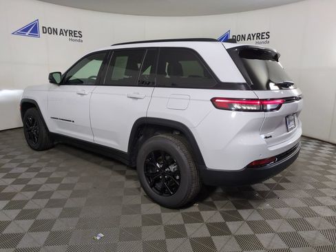 Used 2025 Jeep Grand Cherokee Altitude w/ Trailer Tow Package AWD/4WD image 3