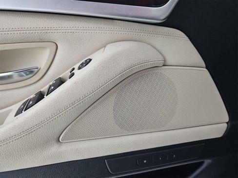 Used 2011 BMW 528i Sedan image 32