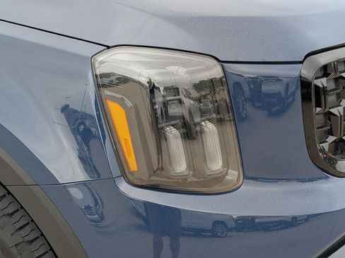Used 2025 Kia Telluride AWD image 10