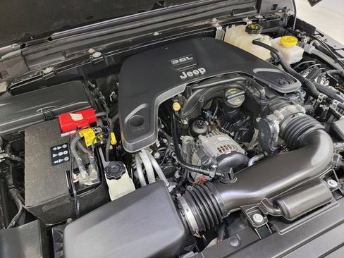 Certified 2021 Jeep Wrangler Unlimited Sahara image 40