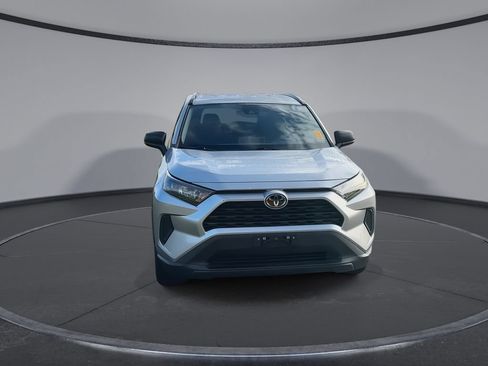 Used 2021 Toyota RAV4 LE FWD image 3