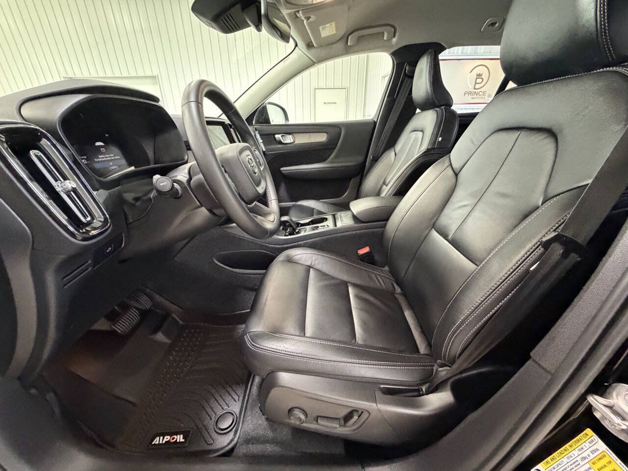 Used 2023 Volvo XC40 B4 Core FWD image 10
