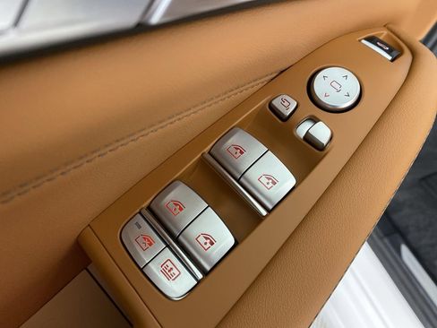 Used 2026 BMW X7 xDrive40i w/ Premium Package image 8