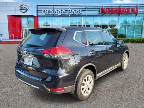 Used 2017 Nissan Rogue S AWD/4WD image 2