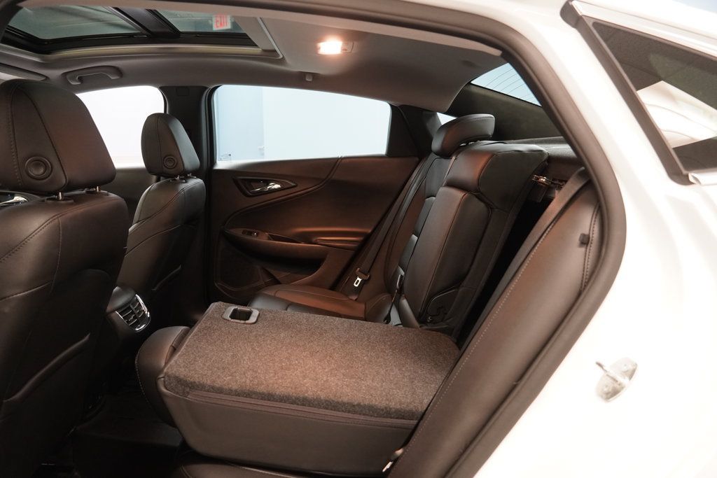 Used 2018 Chevrolet Malibu LT w/ Leather Package FWD image 28