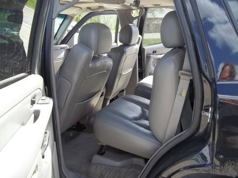 Used 2005 GMC Yukon Denali AWD/4WD image 12