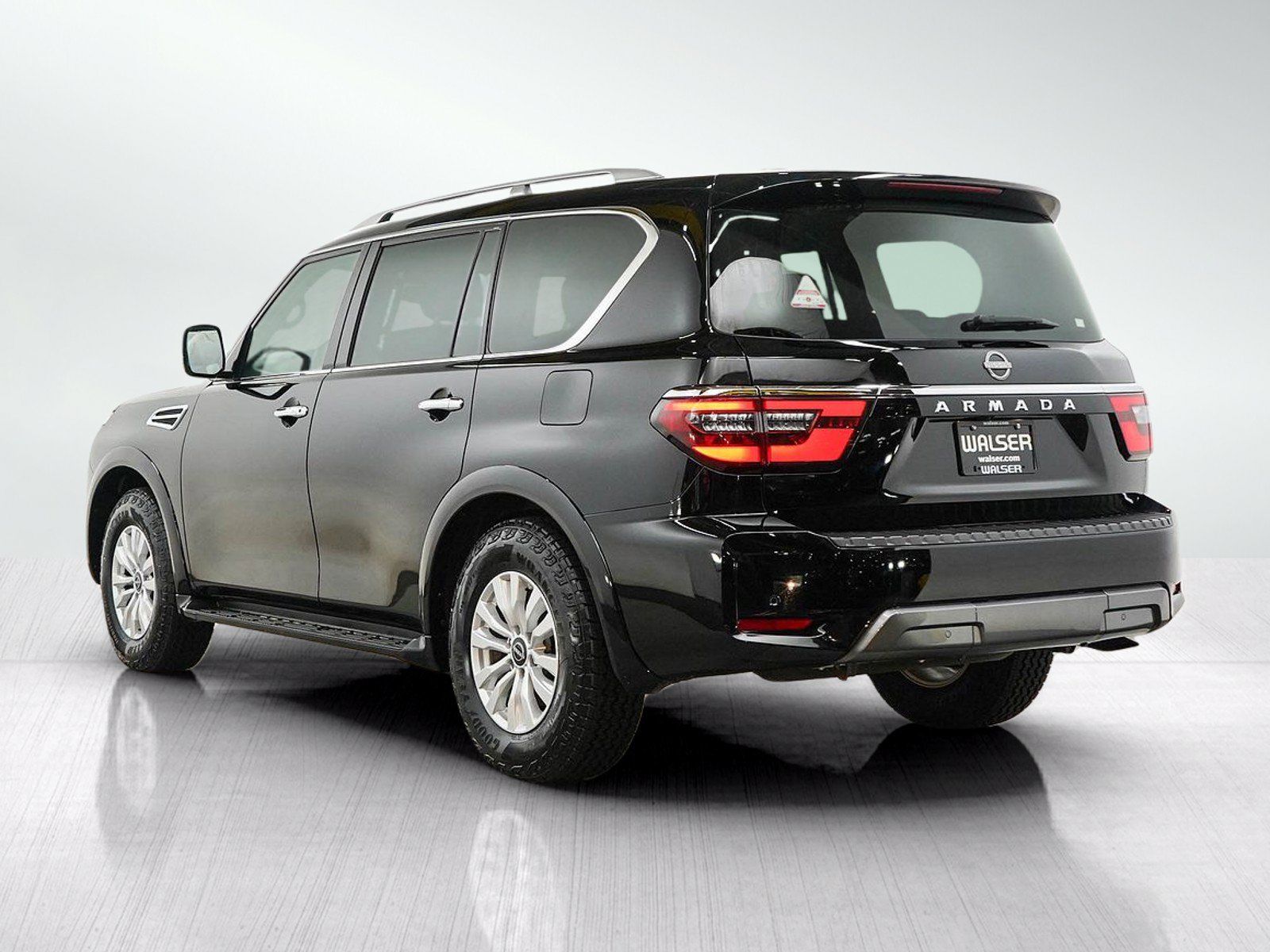 Used 2024 Nissan Armada SV AWD/4WD image 3