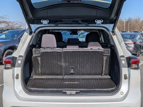 Certified 2023 Toyota Highlander LE image 21