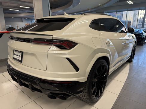 Used 2022 Lamborghini Urus image 4