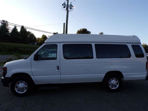 Used 2014 Ford E-250 and Econoline 250 Extended w/ Power Group image 12