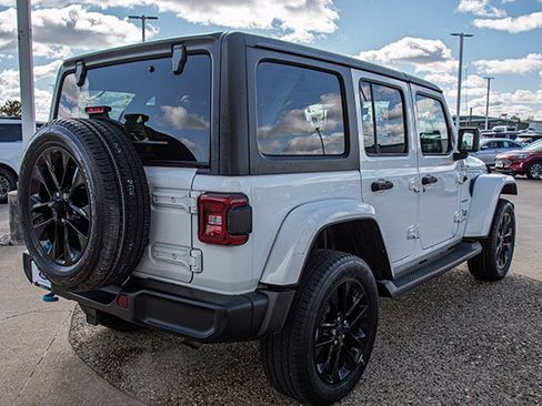 Used 2022 Jeep Wrangler Unlimited Sahara w/ Cold Weather Group image 4