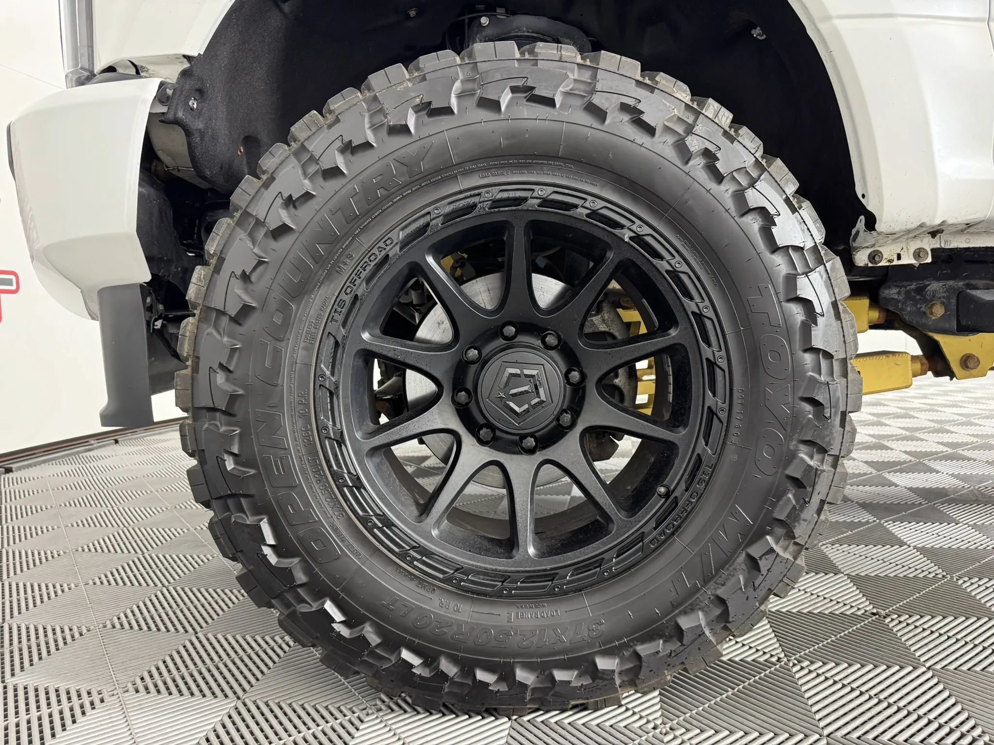 Used 2022 Ford F350 Lariat w/ Black Appearance Package AWD/4WD image 46