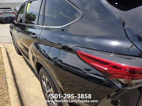 Used 2023 Toyota Highlander XLE FWD image 9