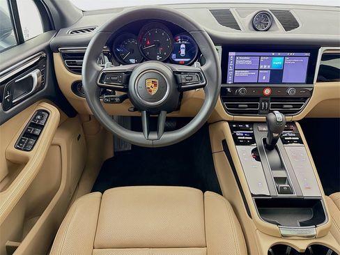 Certified 2025 Porsche Macan image 26